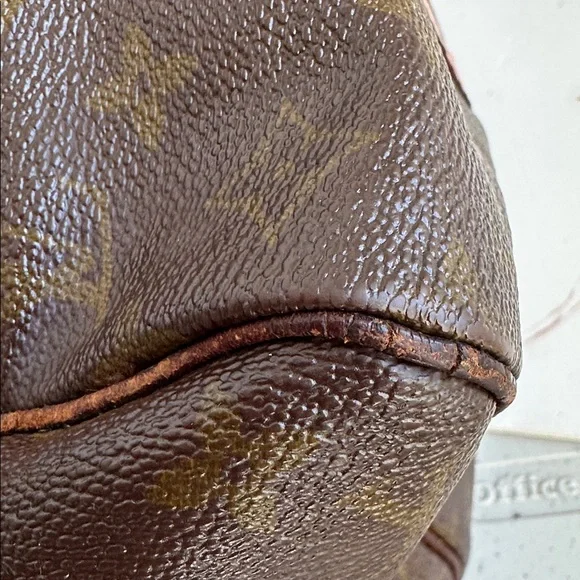 Louis Vuitton Monogram Sac Souple custom
No visible date code
14” x 10” x 7 - Picture 11 of 15